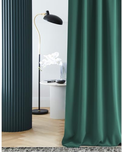 ROOM99 Vorhang mit Ösen Laurel 140 x 250 cm Breite x Höhe Verdunkelung Blickdicht Schiebegardinen Curtain Wohnzimmer Schlafzimmer Dunkelgrün, 1 Stück