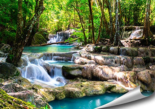 ARTBAY Tropischer Wasserfall im Wald - Poster XXL - 118,8 x 84 cm | Zauberhafter Wasserfall in einem von Sonne durchfluteten Wald, Thailand | Natur Poster | Premium Qualität