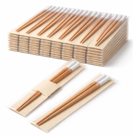 Set de palillos (50 pares) de bambú reutilizables fabricados en bambú natural de fino acabado, diseñados para un uso cómodo, higiénico y sostenible. Cada set incluye 2 palillos en funda individual.