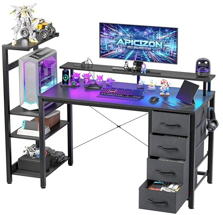 APICIZON Mesa Gaming 130 x 50 cm con Estantería - Escritorio de Ordenador Reversible con Luces LED RGB, 2 Puertos USB, Soporte para Auriculares y Bebidas, Textura de Fibra de Carbono Negro