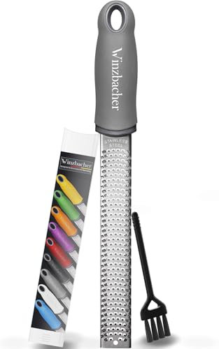 Winzbacher – Rallador para Queso, Limón, Nuez Moscada, Jengibre y Más | Cuchilla de Acero Inoxidable Afilada | Apto para Lavavajillas | Incluye Cepillo de Limpieza (Battleship Gray | Gris)