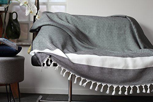 Allée Déco Grand Plaid, jeté de canapé ou Couvre lit Gris | Très Doux, Fait Main 100% Coton Haute qualité | Taille XL 150x220, boutis, Dessus ou protège Fauteuil | Tissage à Franges Blanches