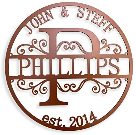 FranJohnsonHouse Personalisiertes Familienschild aus Metall mit Monogramm | Rundes Namensschild in Kupferoptik mit Familiennamen, Vornamen und Jahr, als Geschenk für Hochzeit oder Einzug