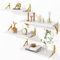 BAKAJI Juego de 4 estantes de Pared de Madera Blanca con Soportes de Metal Dorado, estantería de Pared Multiusos Montaje Creativo, estantería para Dormitorio, salón, Cocina, baño, librería para