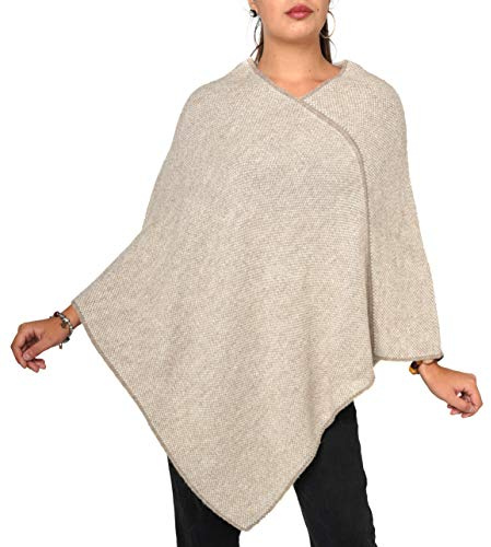 FANTASIE TERRENE Poncho Donna Fatto a Maglia in Filato Misto Alpaca di Alta qualità. Made in Italy. Colore Tortora/Beige.