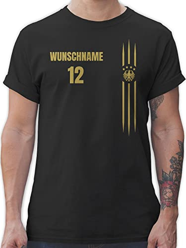 Geschenk mit Namen personalisiert by Shirtracer - T-Shirt Herren - 2026 Fussball WM Fanartikel - Deutschland Name und Nummer