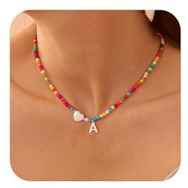 LIHELEI Buchstabenketten für Damen, Bunte Perlenanhänger Buchstaben-Halskette Versilberter Boho-Anhänger mit Herzförmiger Muschel Ostergeschenk – A