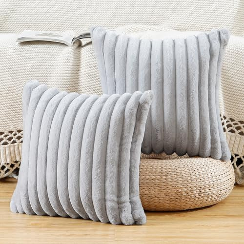 Madizz 2er Set Kunstpelz Plüsch Dekorative Kissenbezüge Flauschig Gestreifte Weich Dekorative Kissenbezug für Sofa Schlafzimmer Kissen Shell Hellgrau 50 x 50 cm
