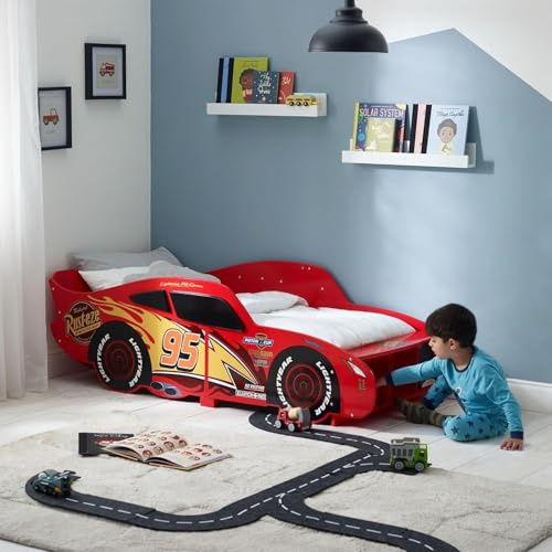 Disney Bilar Lightning Mcqueen småbarn säng: Robust konstruktion, skyddade sidor, träspjälor, ljusröd, passar 140 cm x 70 cm madrass (madrass ingår inte)