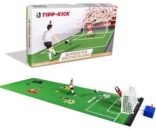 TIPP-KICK Spiel Superstar Deutschland Edition Fußball-Set mit Filz-Spielfeld (63x22cm) – Challenge für 2 Spieler, handbemalte Zinkfiguren & Tor, Tischfußball-Spiel für Fans