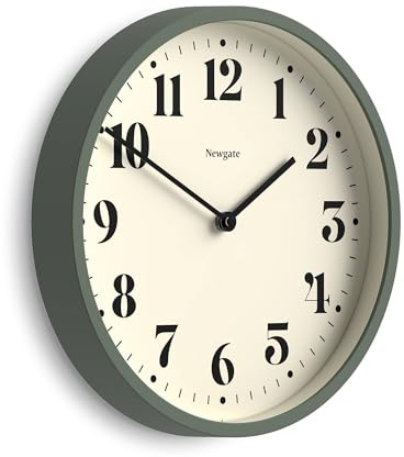 NEWGATE® Number Four Theatre Wanduhr | Moderne runduhr | 30cm | Spargelgrün | Dekorative Nummern | Ideal für küche, Wohnzimmer oder büro