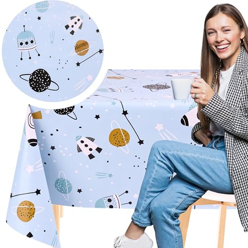 KP HOME Blaue PVC Tischdecke Abwischbar – Rechteckige Wachstischdecke für Kinder 200 x 140 cm – wasserdichte Kunststoff-Tischdecke mit Raketen-Weltraum-Motiv für drinnen – Vinyl-Wachstuch für Kinder