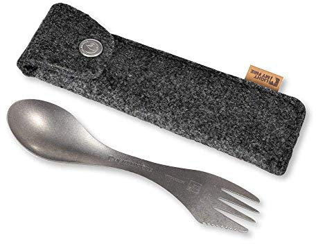 Göffel Titan Spork mit Hülle, ultraleichtes Titan Besteck, 3-in-1 Campingbesteck mit Löffel Gabel Messer, Outdoor Besteck für unterwegs, Löffel To Go - Robustes Reisebesteck aus Schweden