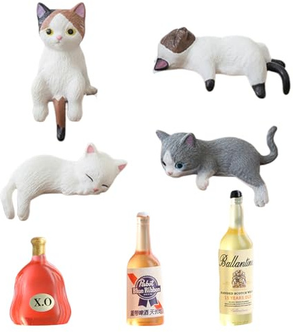 Aohyue 7 Stück Auto Deko Innenraum, 3 Mini Weinflaschen und 4 Katzen Figuren, Süße Miniatur-Accessoires für Rückspiegel und Büro