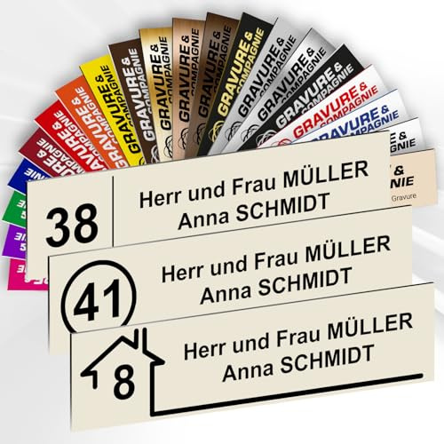 Briefkastenschild mit Nummer – Graviertes PVC Namensschild mit Name und optionaler Nummer – selbstklebend – 10 x 2,5 cm – 1 bis 3 Zeilen (Beige)