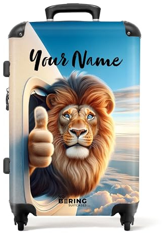 NoBoringSuitcases.com Kinderkoffer Jungen, Hartschalenkoffer Personalisiert, Koffer Groß, Koffer Kinder, TSA, Reisekoffer mit Rollen Groß, Koffer Blau, Koffer M (Löwe - Gold-Braun, 67 cm - 72 L)