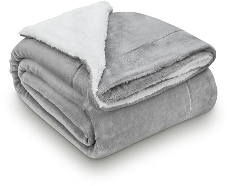 Juskys Fleecedecke 150x200 cm mit Sherpa - flauschig, warm, waschbar - Decke für Bett und Couch - Tagesdecke, Kuscheldecke Hellgrau