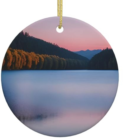 Charmante décoration de Noël ronde en céramique sur le lac sous le coucher du soleil : votre charmante décoration d'intérieur pour une métamorphose festive