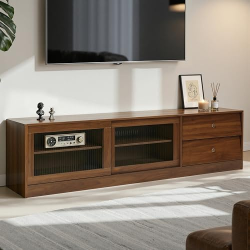 Hometopia TV-Lowboard 160 cm in Walnussoptik mit Glastüren | TV-Board mit 2 Schiebetüren aus geriffeltem Hartglas, 2 Schubladen, verstellbarem Einlegeboden und Kabeldurchlässen