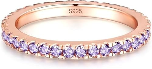 Lisandra Scott 925 Silber Ring mit Lila Kristallen in Rosegold – Damenring mit Funkelnden Amethyst Zirkonia Steinen, Schmuck in Juwelierqualität, Statement Fingerring Stapelbar