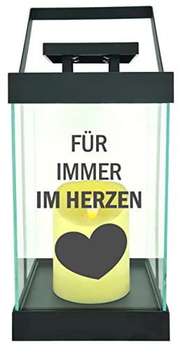 WB wohn trends Edle Glas-Laterne mit LED-Kerze, Für Immer im Herzen Trauer, Timer, 35cm hoch mit Bügel, 24,5x13x13cm, Batterie LED-Licht LED-Laterne LED-Lampe mit Text Spruch