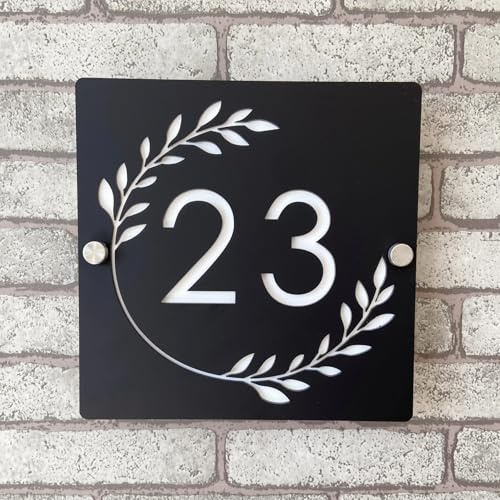 Hausnummernschild aus Acryl, für den Außenbereich, personalisierbar, moderne Schriftart, lasergeschnitten, Adressschild, Name für Faimiy, Schwarz und Silber (Schwarz + Weiß, 20 x 20 cm)