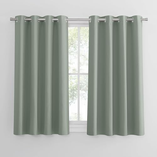 PONY DANCE Vorhänge Salbeigrün Blickdicht Thermo Gardinen Hitzeschutz | 2er Set, H137 x B117 cm, Verdunkelungsvorhang, Sichtschutz, UV-Schutz, Kurz, Ösenschal, für Schlafzimmer Wohnzimmer Büro