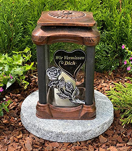 Grablampe Handmade NEU mit Rose - Motiv mit Beschriftung  Wir Vermissen Dich Grablicht Grabkerze Gartenlampe 25 cm H. incl.Grabkerze