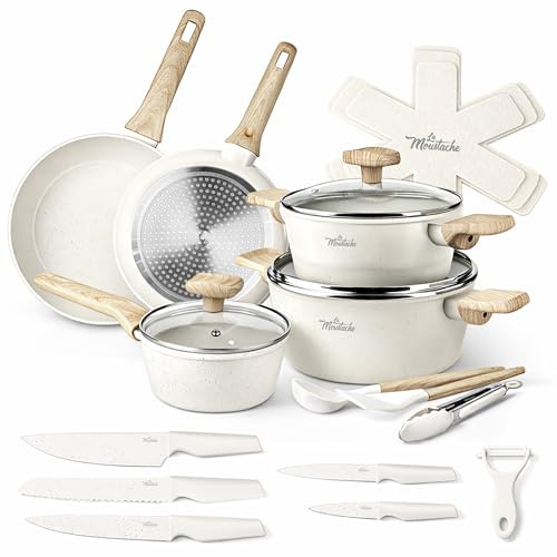 La Moustache - Batería de Cocina Antiadherente 14 Piezas con Accesorios, Cacerolas, Sartenes, Tapas de Vidrio y Utensilios + Juego de 5 Cuchillos Acero Inoxidable con Pelador (Latte)