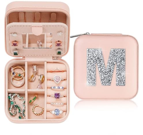 TINGN Geschenk Teenager Mädchen - Schmuckkästchen Mädchen, Kleine Schmuckschatulle mit Anfangsbuchstaben M und Zirkon Initiale Schmuckkästchen Travel Organizer Box Geschenke für Damen Mädchen