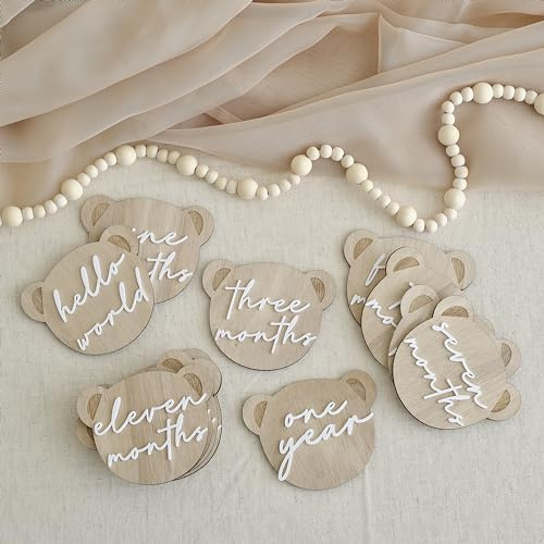 Ginger Ray 13 Baby-Meilensteinschilder aus Holz in Teddybärform und 1 Babyparty-Geschenk „Hello World“-Schild