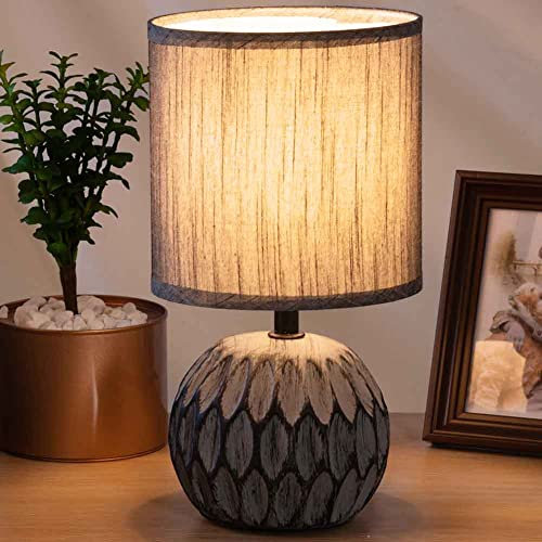 BAKAJI Lampada da tavolo Base a Sfera Decorata in Ceramica Paralume in Tessuto Grigio Lume Comodino Camera da Letto Luce Lampadina E14 Max 40W Abatjour Design Moderno Dimensioni 26 x 14 cm