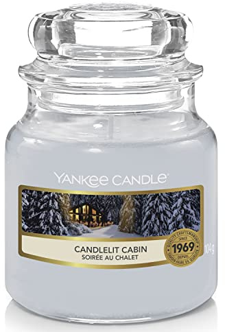 Yankee Candle Vela Aromática En Tarro Pequeño, Habitación A La Luz De Las Velas, Colección Alpine Christmas, Duración De Combustión De Hasta 30 Horas