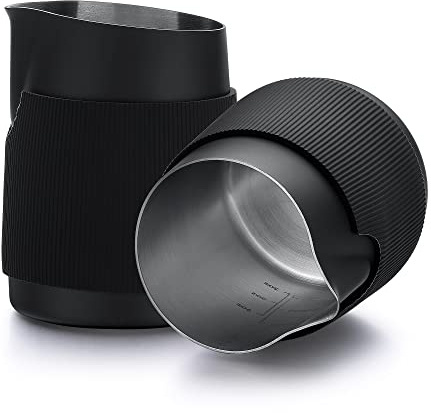 Normcore Griffloser Milchkrug – Espresso Dampfkrug mit rundem Ausguss – 18/8 Edelstahl Milchaufschäumkännchen, schwarz antihaftbeschichtet – Premium Barista Tools – Schwarz – 15 oz (450 ml)