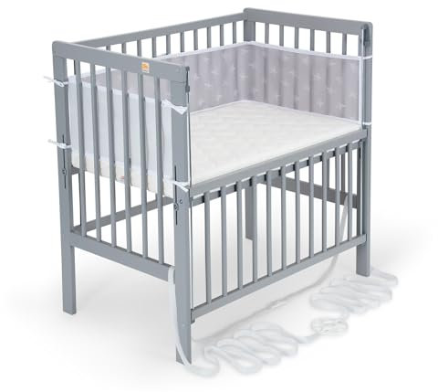 FabiMax Baby Beistellbett Flex mit innovativem Seitengitter für Boxspringbett, inkl. Matratze und Nestchen aus Netzstoff, Buche massiv grau, Classic/weiße Sterne auf grau