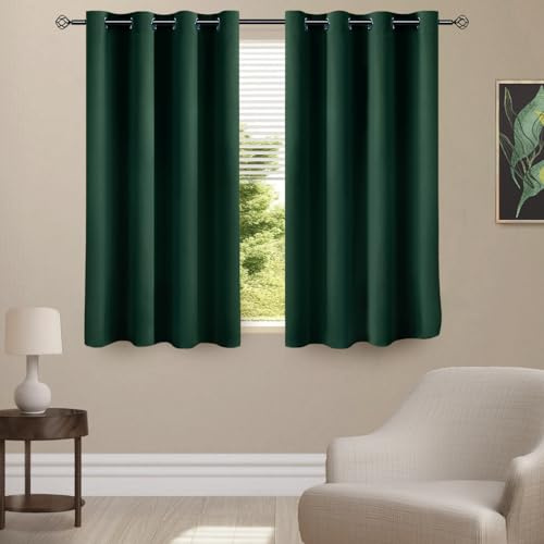 CUCRAF Samtvorhang mit Ösen 2er Set, blickdichte und lichtundurchlässige Vorhänge, H 160x B 140cm, luxuriöse wärmeisolierende Vorhänge für Wohnzimmer und Schlafzimmer (Grün)