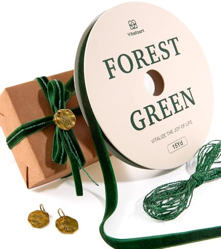 Vitalizart Grünes Samtband 0,95 cm x 13,7 m mit Schnur & Metallanhängern | Dunkelgrünes Geschenkband Stoff für Weihnachtsgeschenkverpackungen, Schleifen, Baumschmuck, Basteln, Kränze