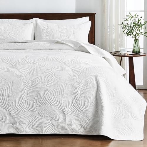 Qucover Colchas Camas 180 Suaves y Cómodas de Algodón, Cubrecama 250x270cm con Elegante Patrón Bordado de Hojas de Palma, Colchas Acolchadas Blancas con Fundas para Almohadas para Todas las Estaciones