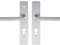 Vachette Set de Poignée de Porte sur Plaque KAZA - Clé I pour Porte d'Entrée/Cave/Abris de Jardin à Cylindre - Entraxe 195 mm - Matériau Aluminium Résistant - Garantie 10 Ans - Finition Argent