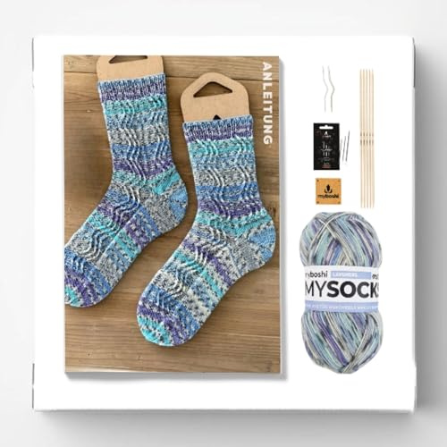 myboshi Strickset Socken Alais inkl. mysocks Merino Sockenwolle, Nadelspiel, Zopfnadeln, Wollnadeln, Label, Anleitung, 75% Schurwolle, 25% Polyamid Lila (Lavendel) mit Nadelspiel