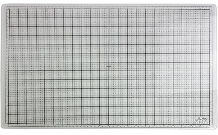 Tonic Studios Tim Holtz Bastelunterlage - Glass Studio Media Mat 36,2 cm x 60,3 cm – mit Rutschfester Basis & Rastermaß – Hitzebeständige Malunterlage zum Prägen, Schneiden & Stempeln