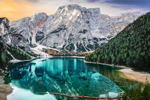 STYLER Glasbild Lago di Braies 80 x 120 cm I Südtirol Pragser Wildsee Italien I Wandbild aus Glas I Bild Wohnzimmer Schlafzimmer Küche I Berge Bergsee Natur XXL groß Berghütte Berglandschaft
