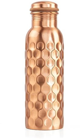 Bodhi Kupferflasche | Ayurveda Trinkflasche aus reinem Kupfer | Flasche mit Design Veredelung | Volumen: 800 ml | Wasserflasche mit Drehverschluss & Silikon-Dichtung | Diamant-Design, gehämmert