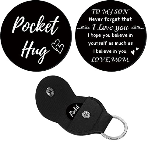 CREATCABIN En liten gosig token ficka souvenir långdistans relation i rostfritt stål dubbelsidigt minnesmynt med PU-läderklämma nyckelring för inspirerande gåva sonfamilj 3 x 3 cm