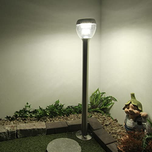 Moderne Außenleuchte Edelstahloptik Bilder zeigen Tag Nachtaufnahmen Stehleuchte Metall Kunststoff Wegleuchte Wegelampe Terrasse Garten Wegleuchte Garten Terrasse Lampe Leuchten außen Beleuchtung