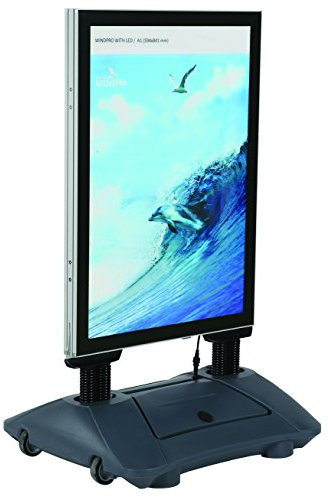 Kundenstopper Plakatständer WindPro® LED DIN A1 für PLAKATE mit 594 x 841 mm. BATTERIEBETRIEBENER Outdoor Plakataufsteller mit schwarzem PASSEPARTOUT. Attraktives modernes DESIGN. Werbeaufsteller mit Kunststofffuß und Rollen für Innen- und Außenbereich