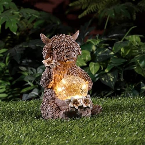Swan Household 11.5x14x18cm Highland Cow Crackle Ball Solar Light Garden Ornaments with Solar Powered LED Light Resin Cow Figurine Outdoor Solar Powered Crackle Ball Garden Decorations