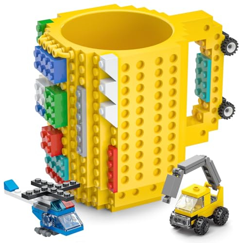 DAYMOO Build on Brick Mug, Vasos Plástico Niños Personalizados, Tazas Desayuno, Taza de Café Divertida y Cool para Hombres, Adultos y Mujeres, Navidad, Amarillo, Regalo de Cumpleaños,Amarillo