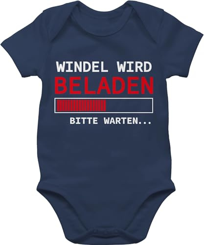 Shirtracer - Body Kurzarm - Sprüche - Windel wird beladen bitte warten I Nachwuchs Geschenk Baby Geschenk werdende Eltern
