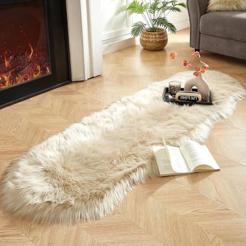 JXLOULAN Faux Lammfell Schaffell Teppich Beige 60x160 cm, Longhair Flauschiger Fell Teppiche Wohnzimmer Deko Weicher für Stühle Sofa Schlafzimmer Kinderzimmer
